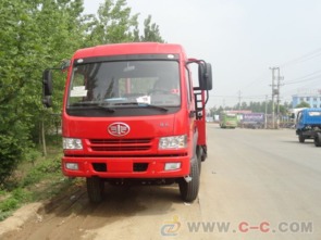 解放系列專用車解析 平板車報(bào)價(jià)、拖板車工廠與掃路車綜合指南