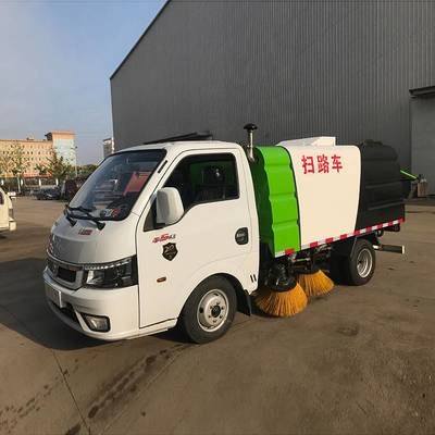 東風(fēng)柴油小型掃路車 一車多能，冬季除雪與四季清掃的完美解決方案